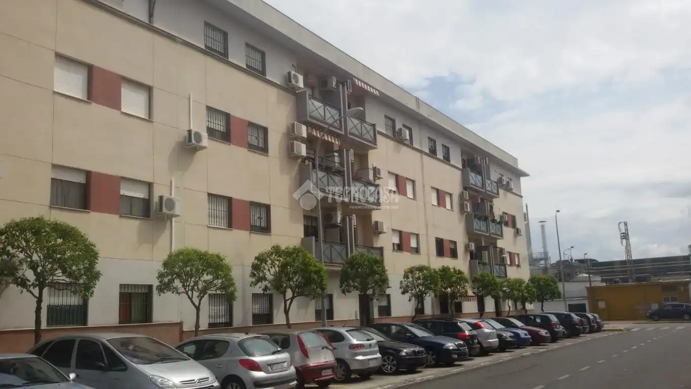 Vista exterior de Piso en venta en Dos Hermanas con Trastero