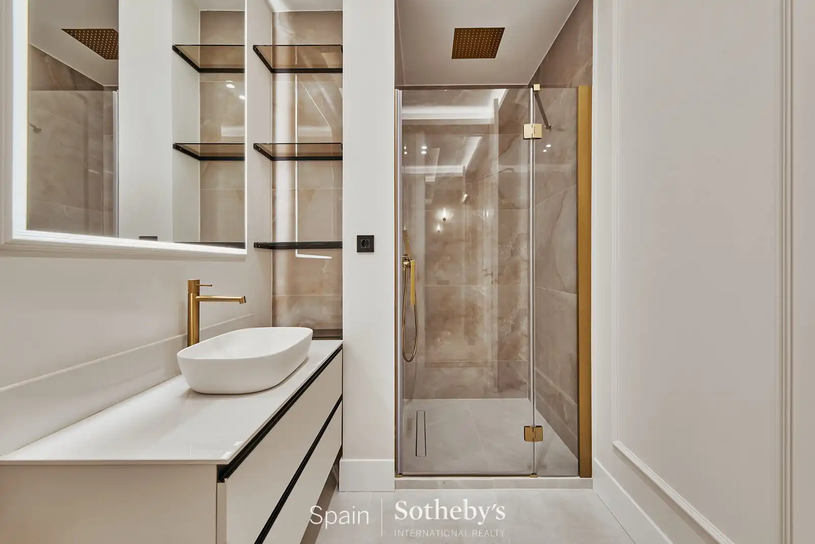 Badezimmer von Wohnungen zum Verkauf in Madrid mit Klimaanlage und Heizung
