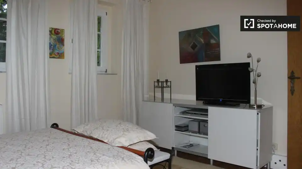 Habitación de Apartamento para compartir en Colmenar de Oreja con Aire acondicionado, Calefacción y Terraza
