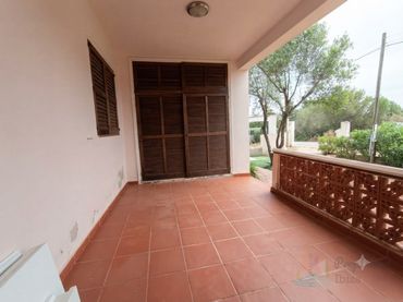 Baixos amb jardí en venda a Calle Sabadell