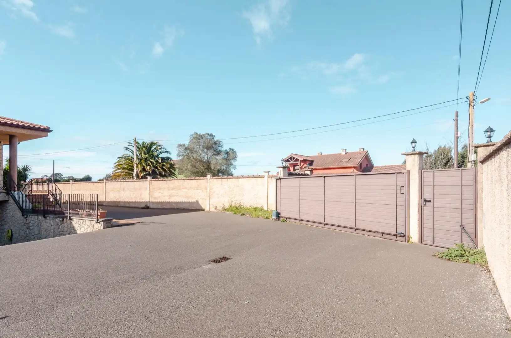 Vista exterior de Casa o chalet en venta en Santo Adriano con Calefacción, Piscina y Alarma