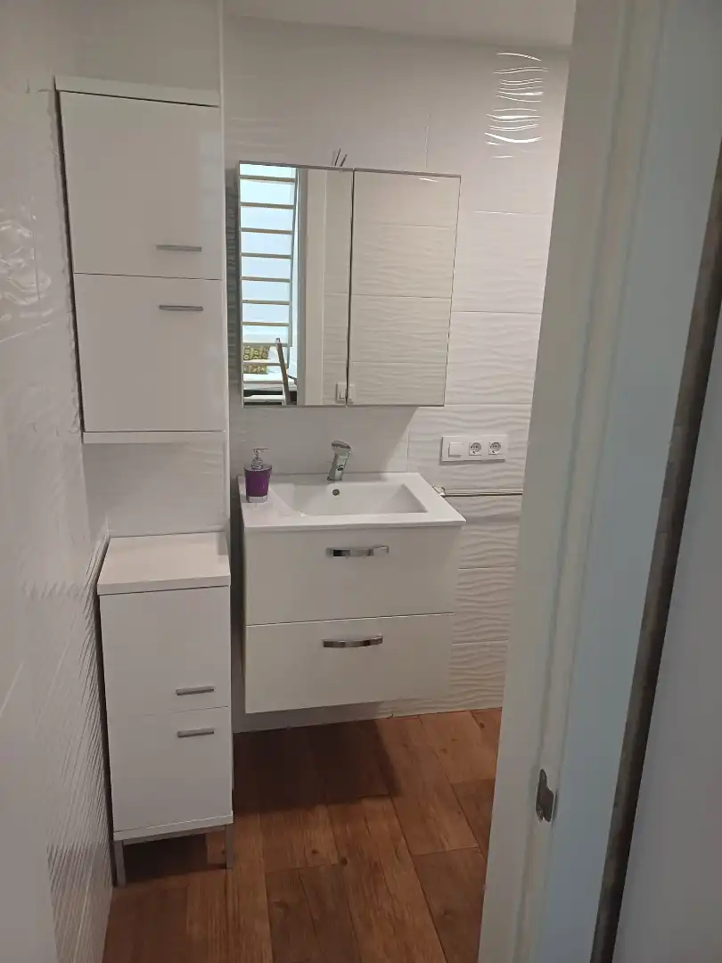 Badezimmer von Wohnungen zur Miete in El Puerto de Santa María mit Klimaanlage, Möbliert und Ofen