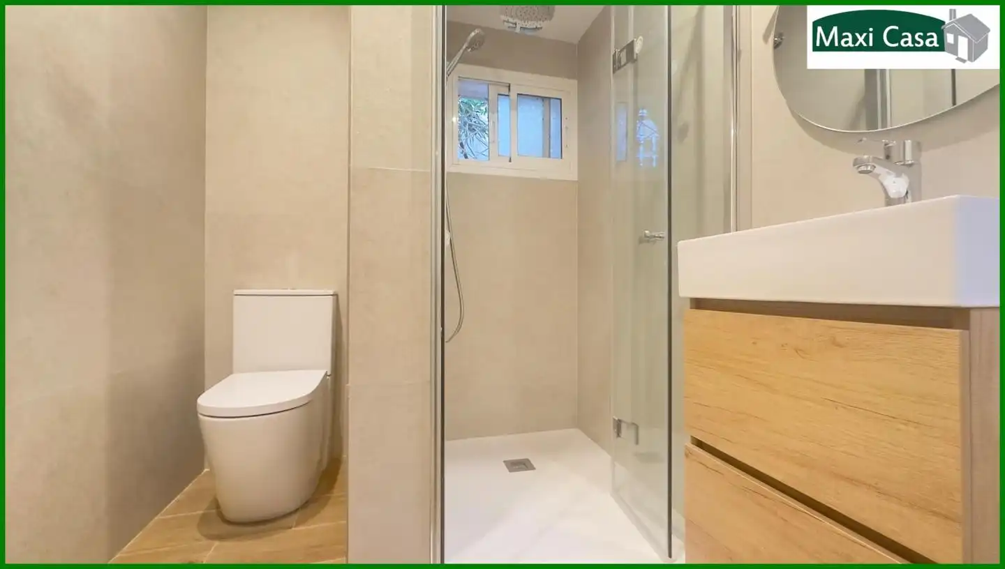 Baño de Planta baja en venta en Barcelona con Aire acondicionado y Calefacción