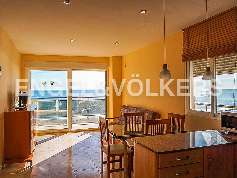 Sala d'estar de Apartament en venda en Peñíscola / Peníscola amb Aire condicionat, Calefacció i Terrassa