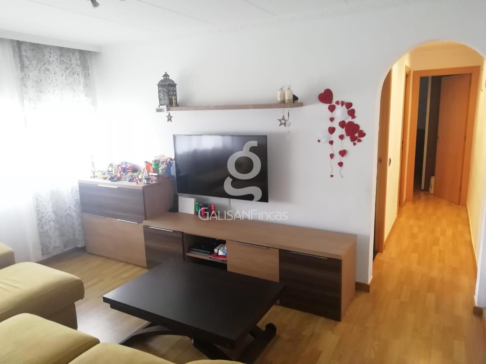 Living room of Flat for sale in Cornellà de Llobregat  with Air Conditioner, Heating and Furnished