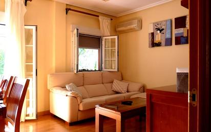 Living room of Flat for sale in  Madrid Capital