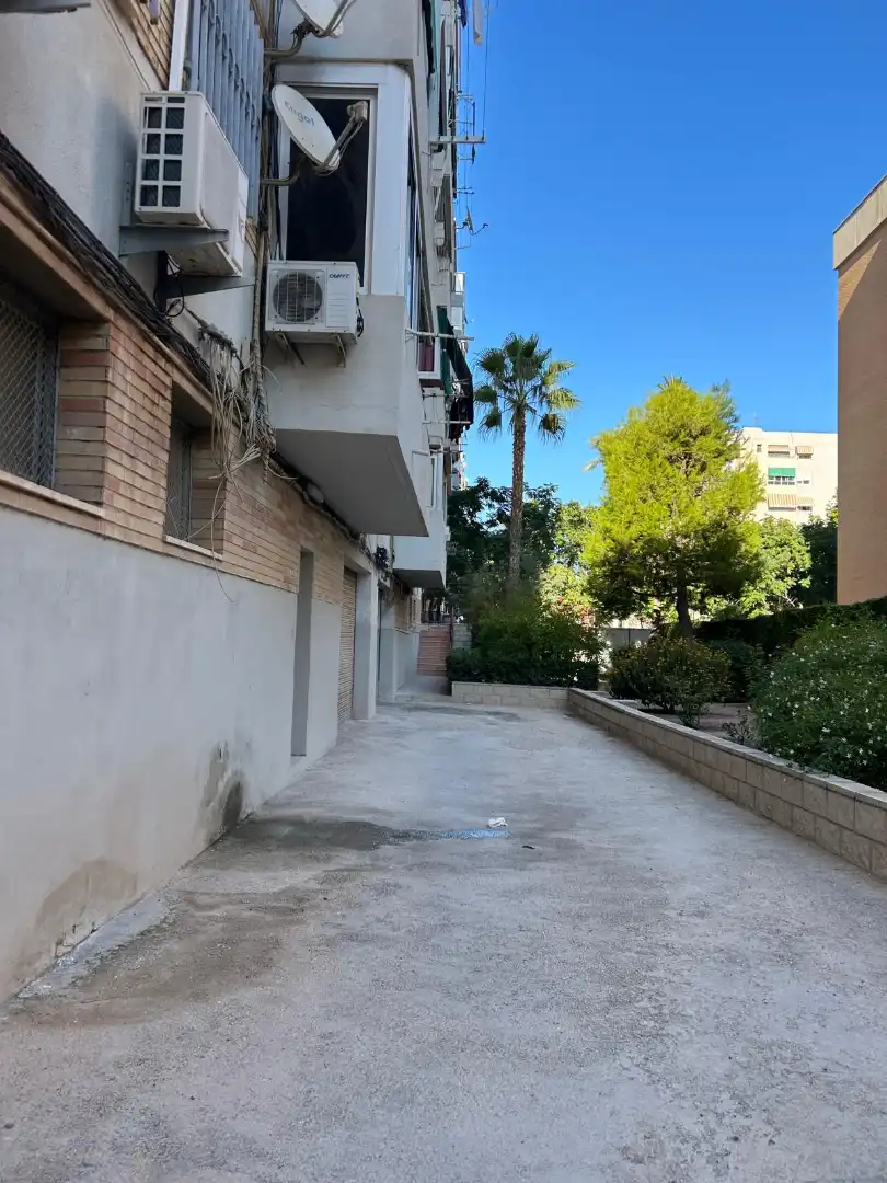 Vista exterior de Garatge en venda en Alicante / Alacant