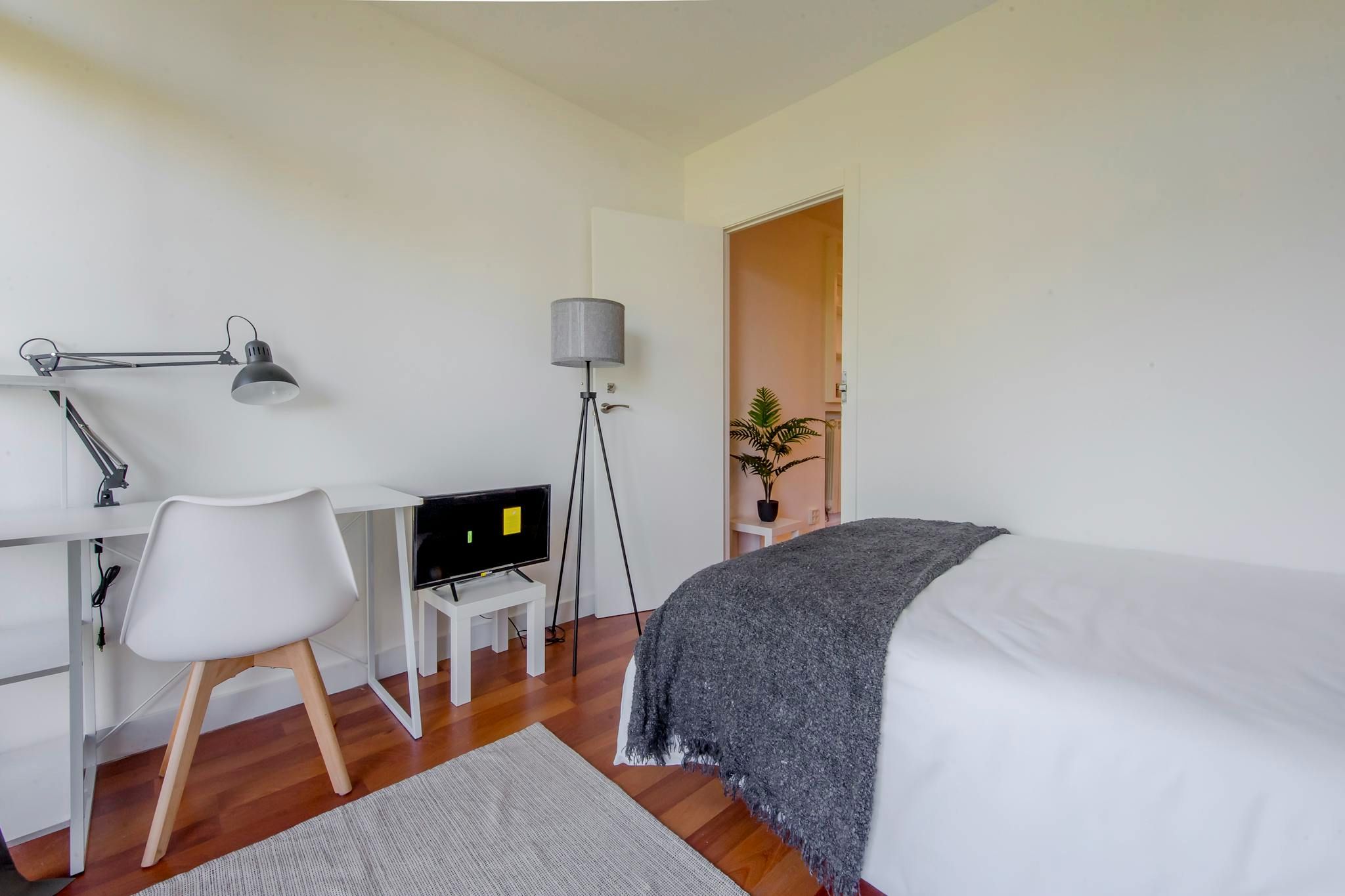 Bedroom of Flat to share in  Madrid Capital  with Furnished, Washing machine and Balcony