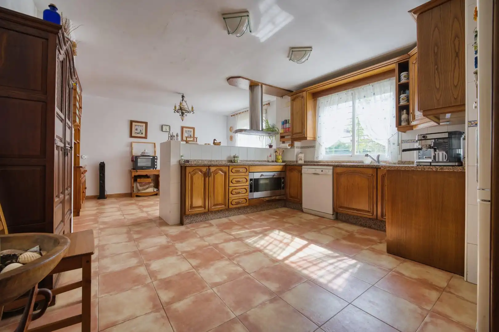 Cuina de Casa o xalet en venda en Espartinas amb Jardí privat, Terrassa i Traster