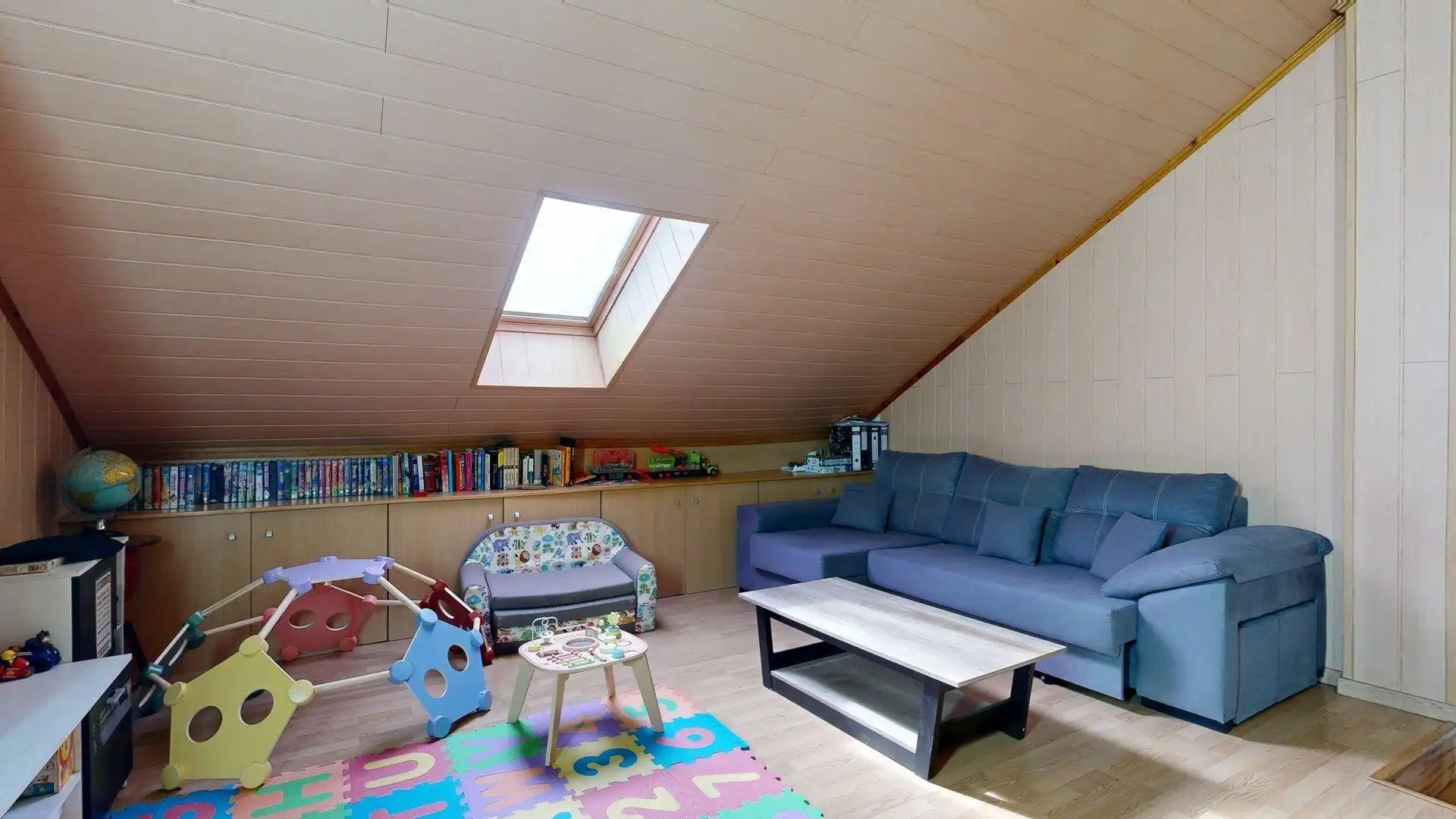 Sala de estar de Casa adosada en venta en Zaragoza con Calefacción, Jardín privado y Terraza