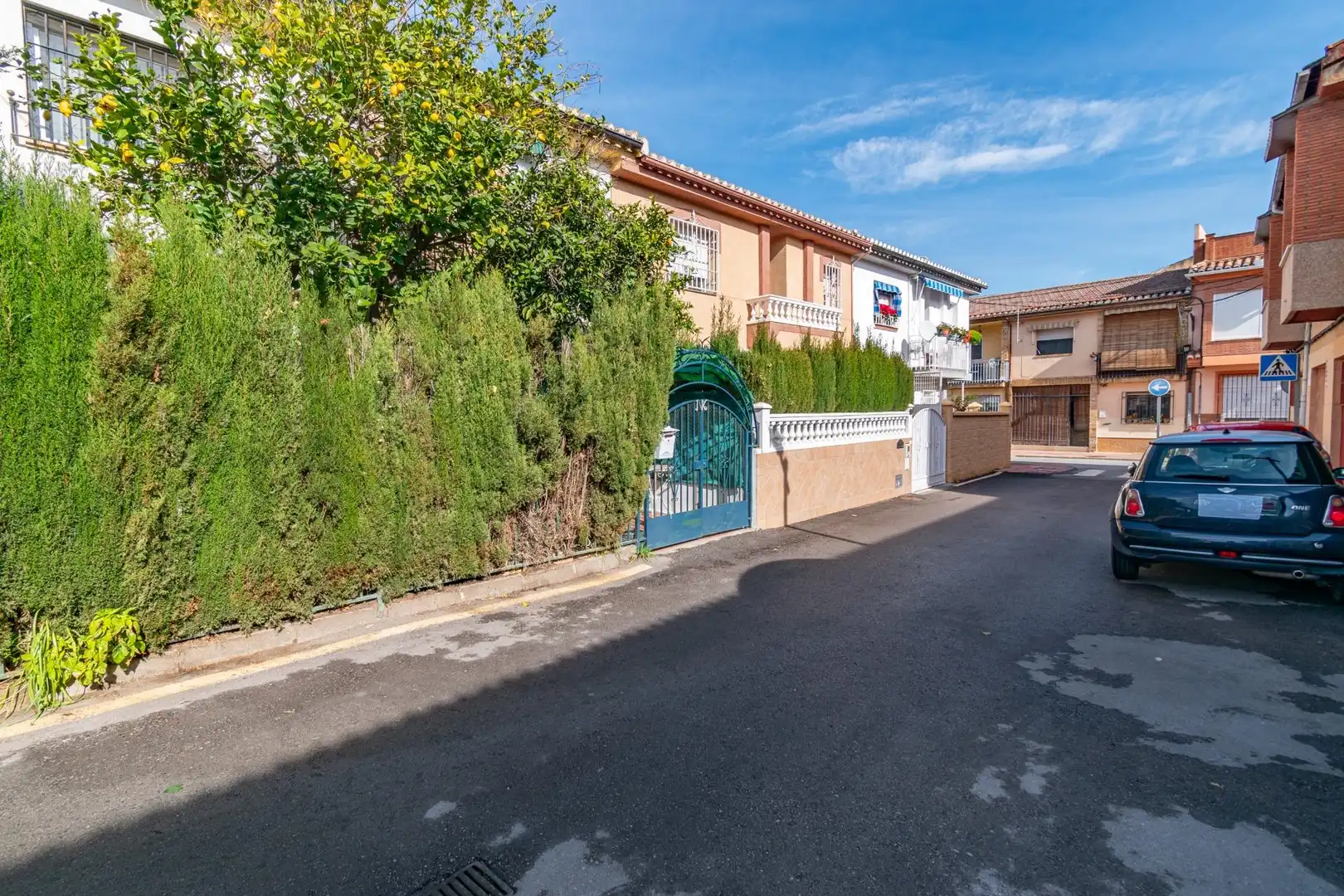 Vista exterior de Casa adosada en venda en Armilla amb Terrassa, Balcó i Alarma