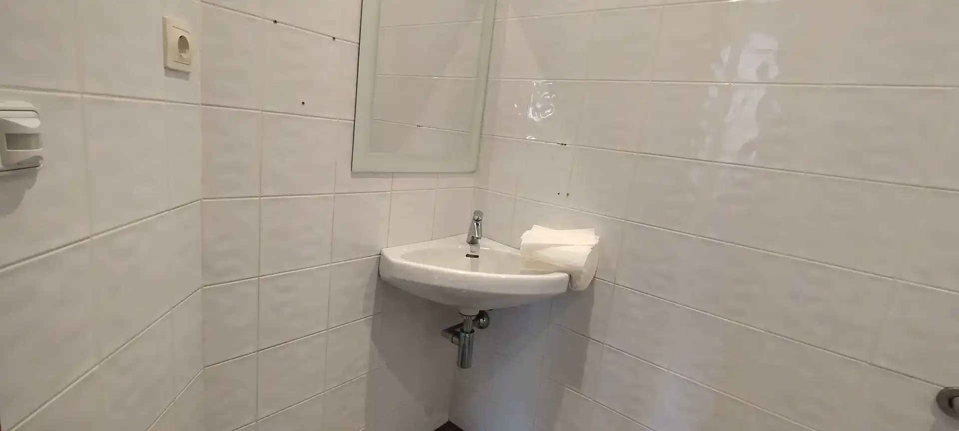 Baño de Local en venta en Narón con Parquet, Amueblado y Internet