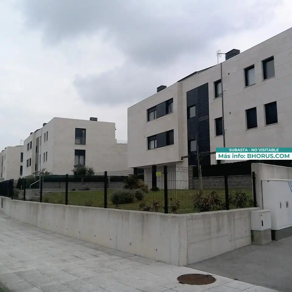Piso con jardín en venta en LEONARDO RUCABADO 83