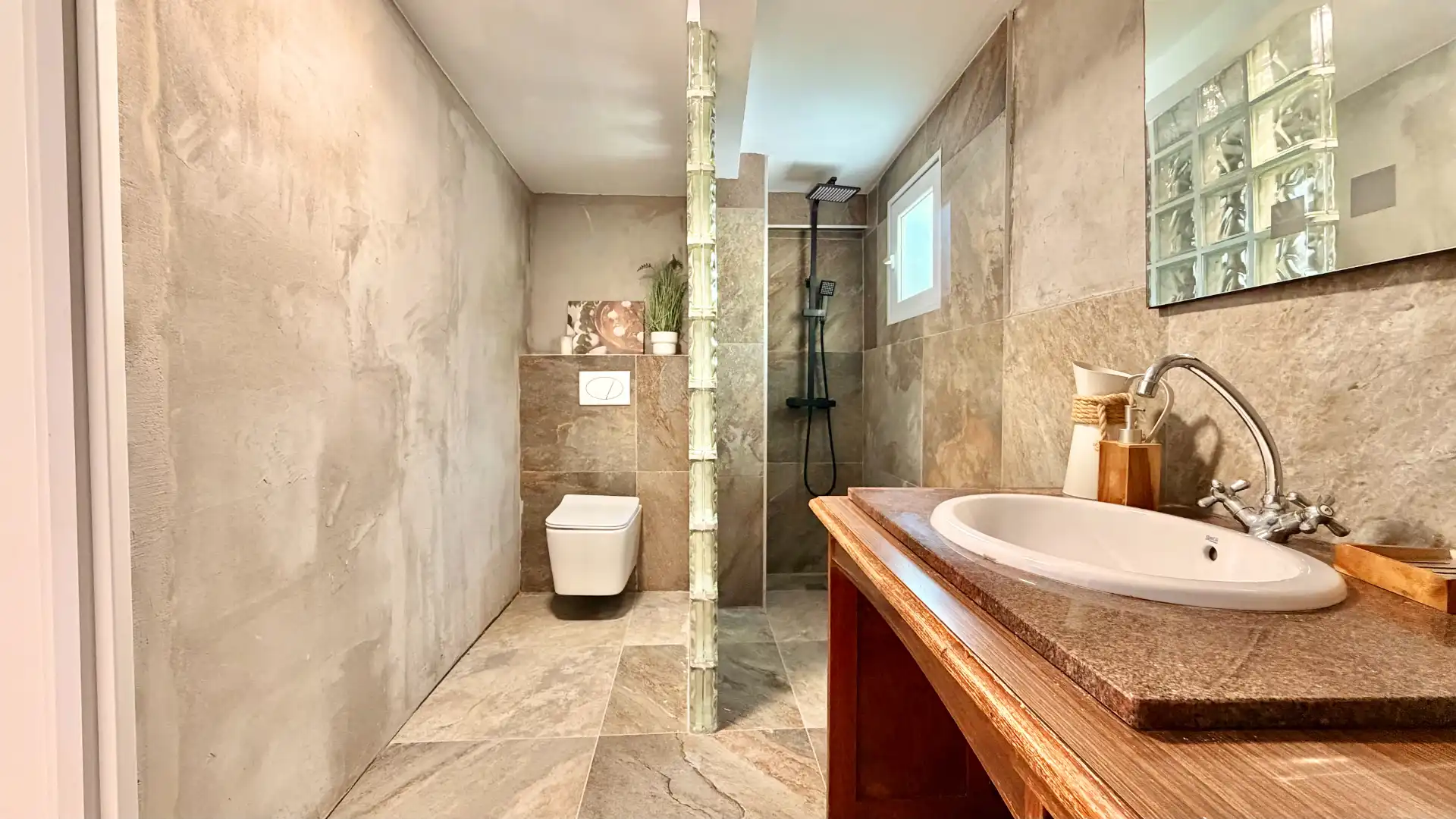 Badezimmer von Haus oder Chalet zum Verkauf in Tarragona mit Heizung, Privatgarten und Parkett