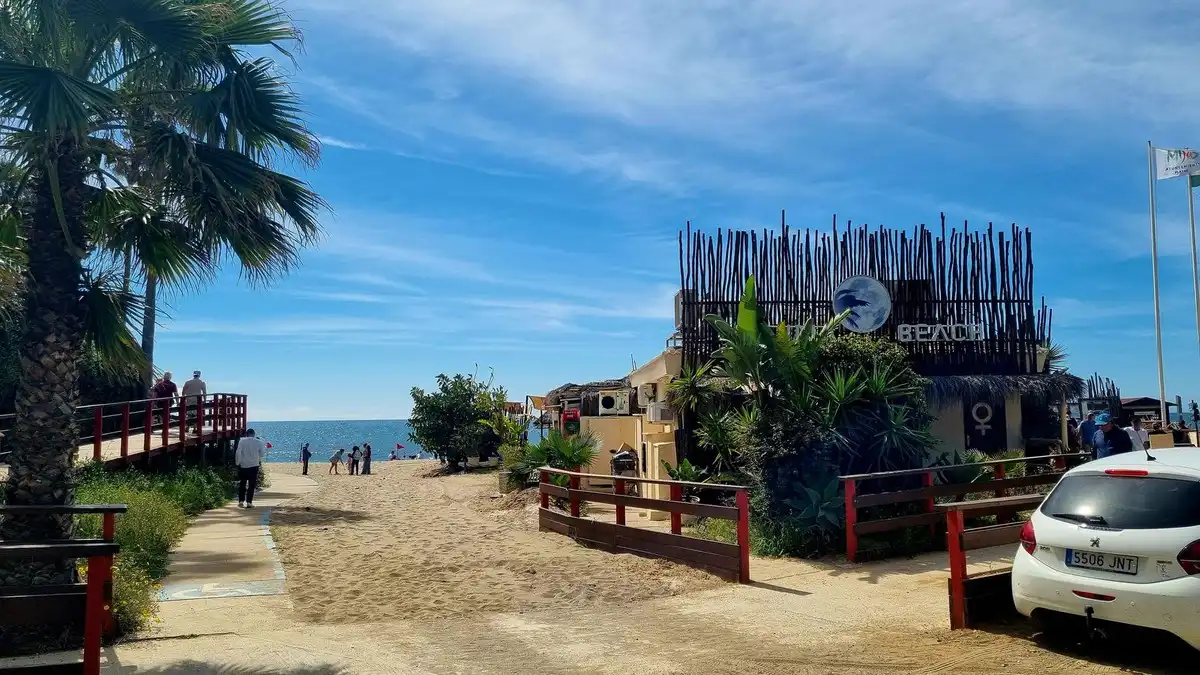 Vista exterior de Estudi en venda en Mijas amb Aire condicionat, Calefacció i Piscina