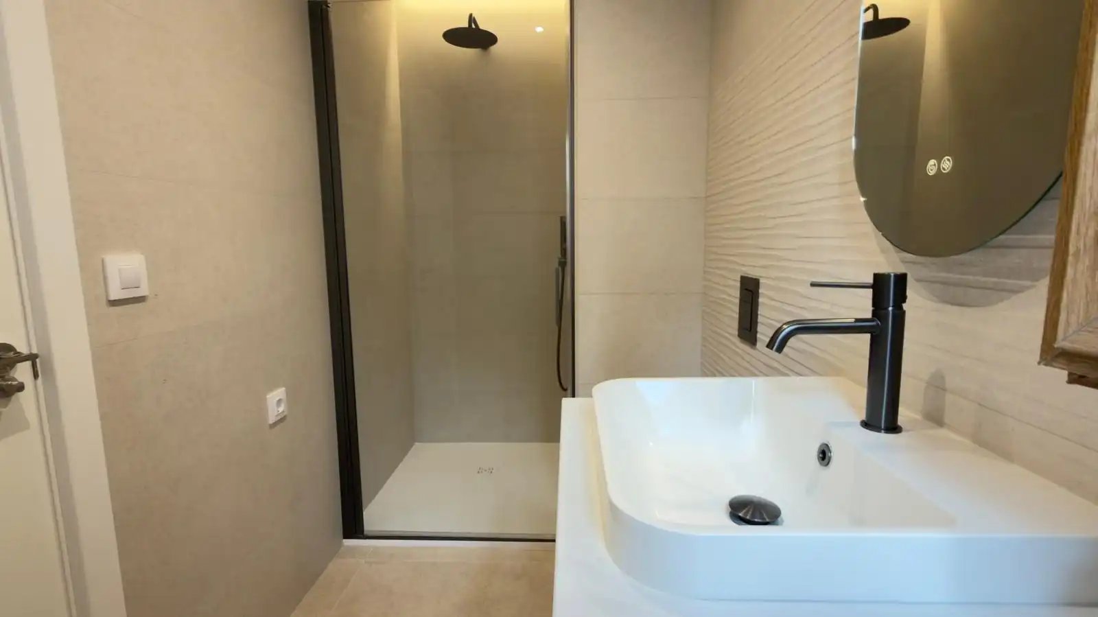 Bathroom of Houses for sale in Alaquàs  with Air Conditioner, Terrace and Furnished