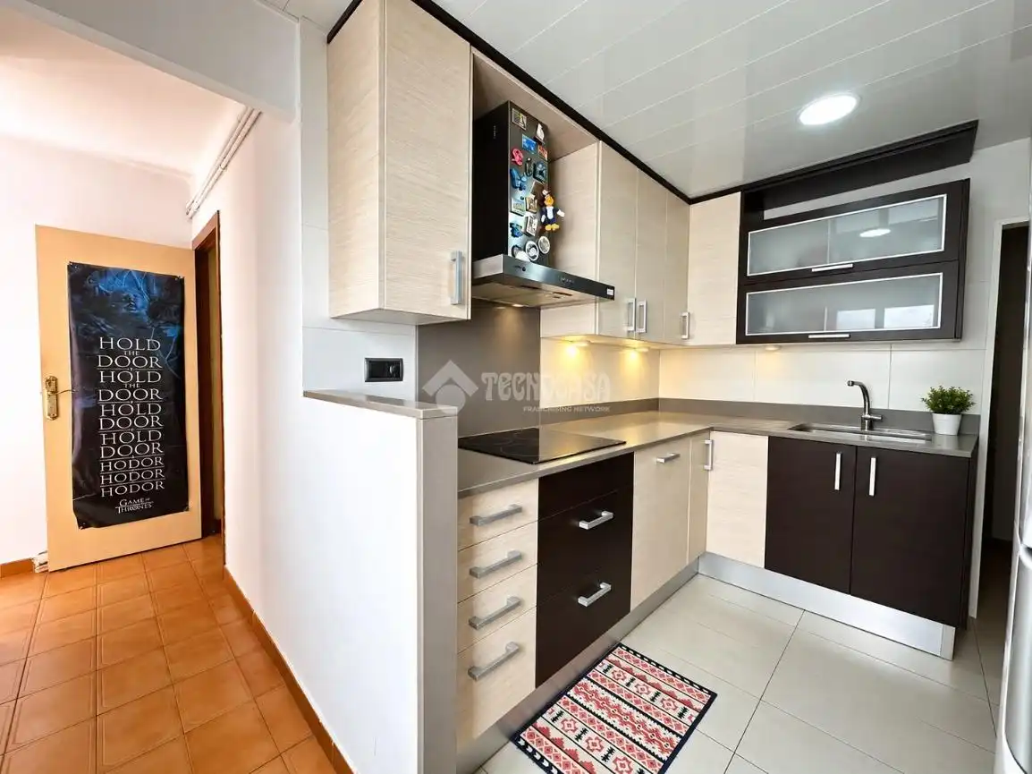 Cocina de Piso en venta en L'Hospitalet de Llobregat con Aire acondicionado y Terraza