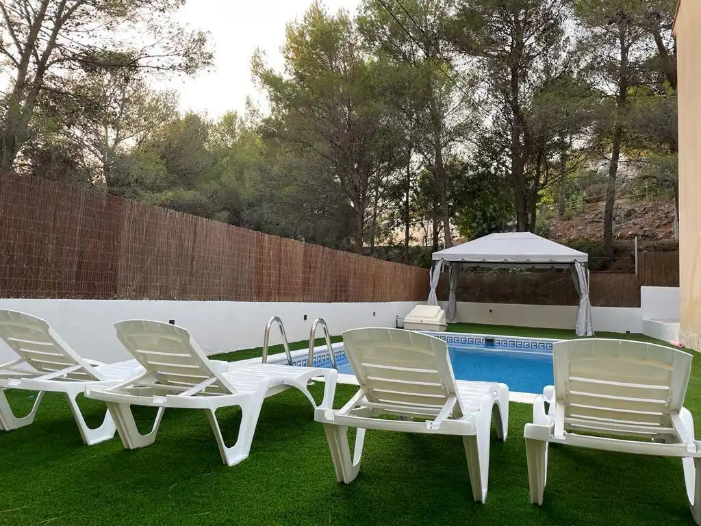 Chalet con piscina en venta en Carrer Moros 6, imagen 3
