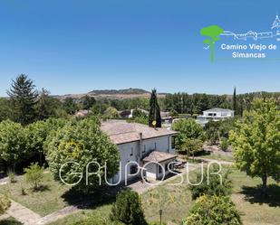 Vista exterior de Casa o xalet en venda en Valladolid Capital amb Terrassa, Piscina i Balcó