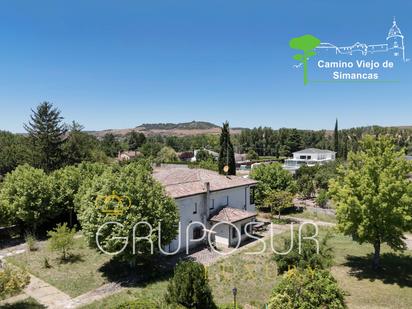 Vista exterior de Casa o xalet en venda en Valladolid Capital amb Terrassa, Piscina i Balcó