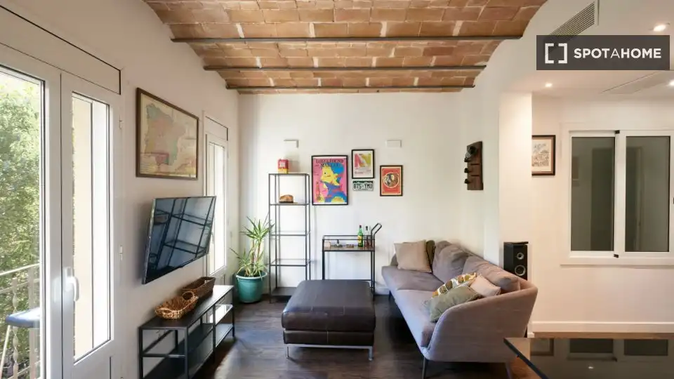 Flat with terrace to rent in Eixample