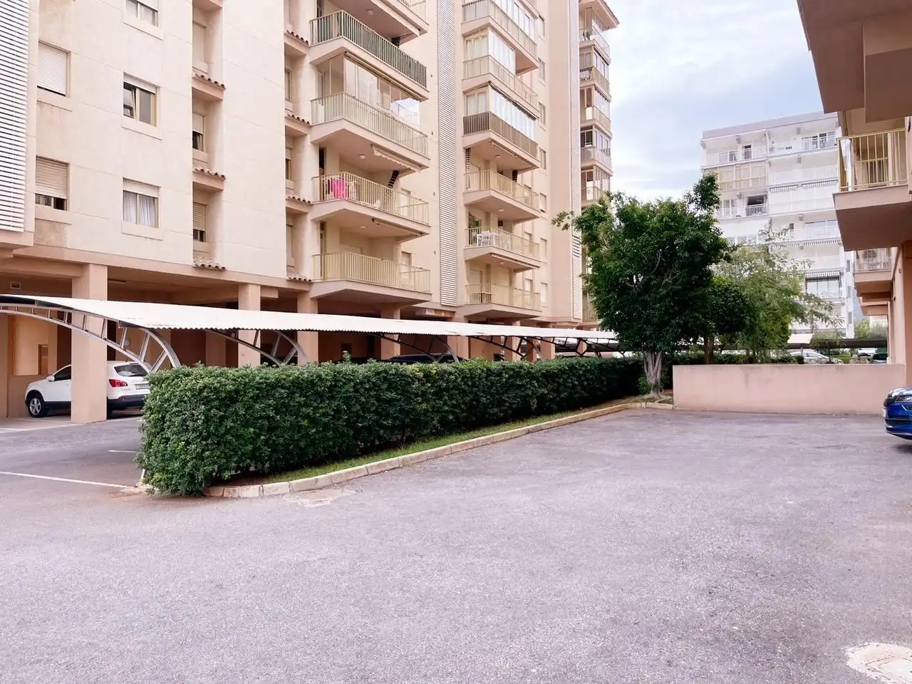 Parking de Apartamento de alquiler en Benicasim / Benicàssim con Jardín privado, Terraza y Amueblado