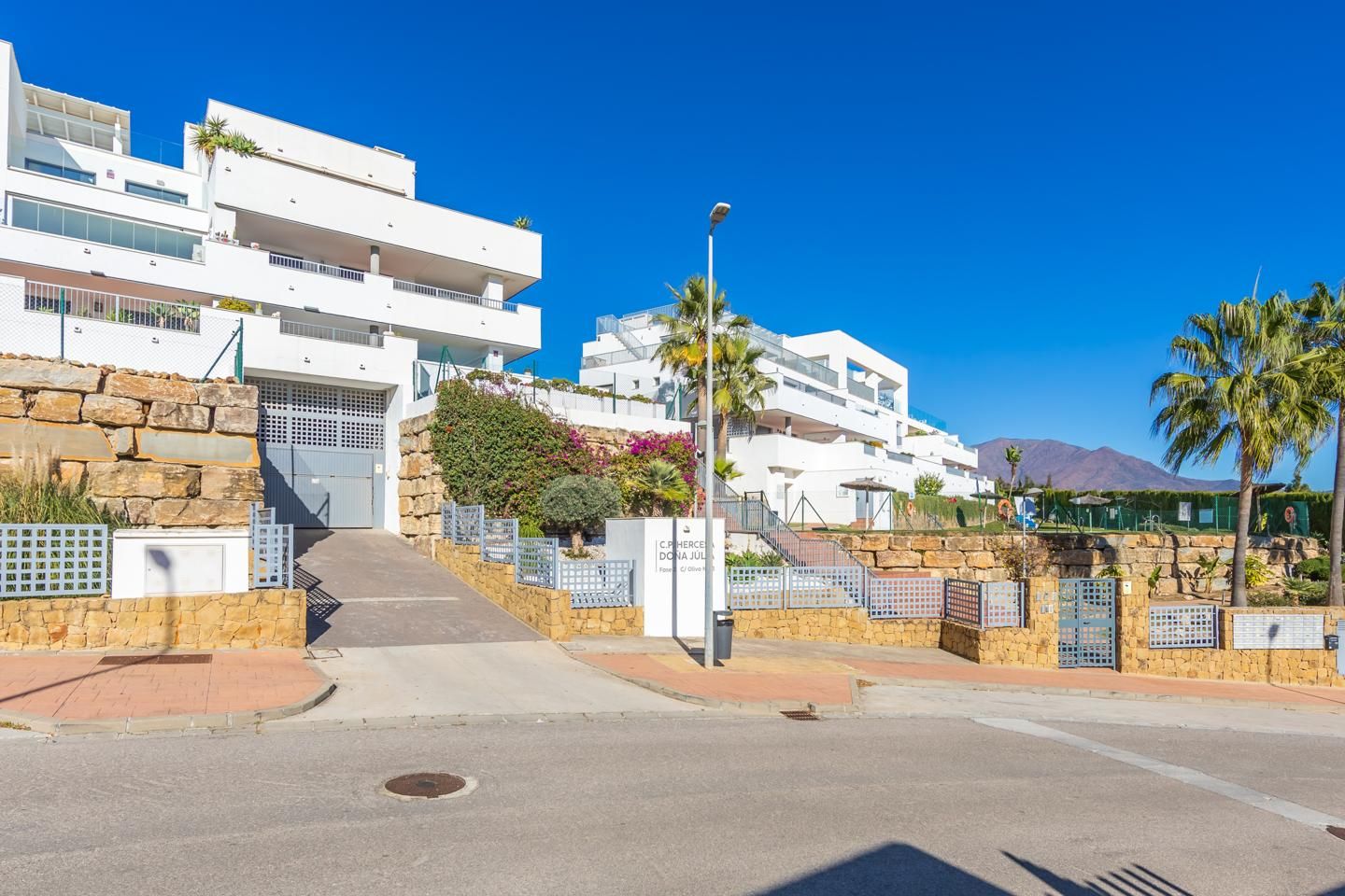 Exterior view of Garage for sale in Casares