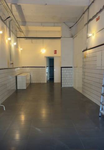 Local comercial en Alquiler en Calle Luis Montoto en La Calzada - La Florida