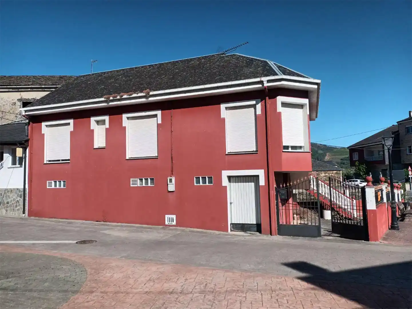 Vista exterior de Piso en venta en Quiroga con Parquet, Trastero y Amueblado