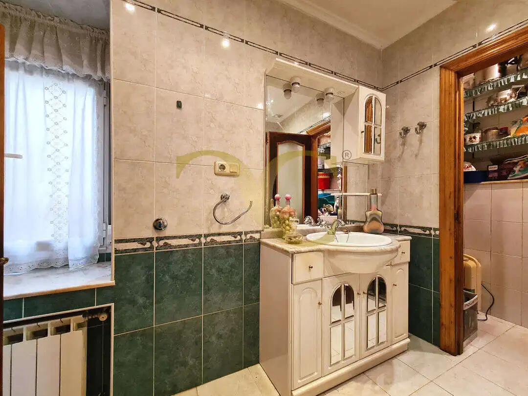 Baño de Piso en venta en Ribadesella con Calefacción y Trastero