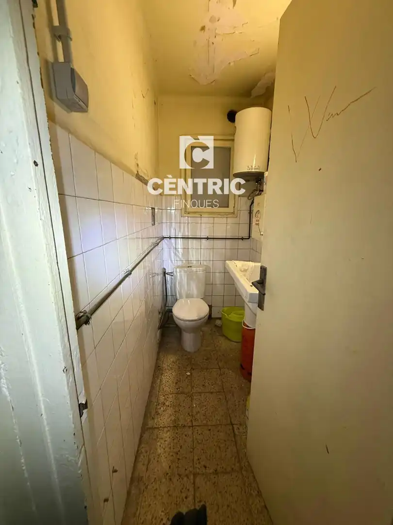 Bany de Local de lloguer en Sabadell