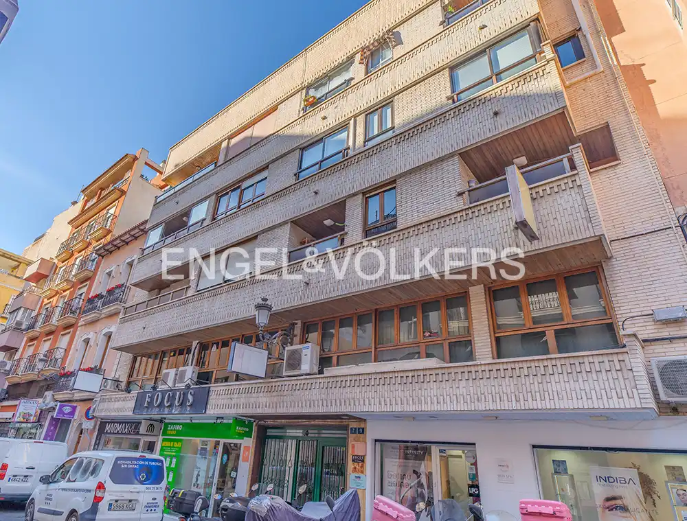 Vista exterior de Pis en venda en Alicante / Alacant amb Aire condicionat, Calefacció i Terrassa