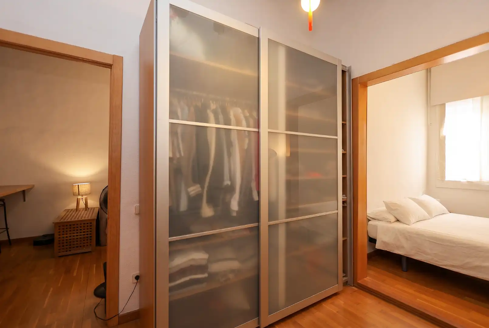 Bedroom of Flat for sale in Barcelona
