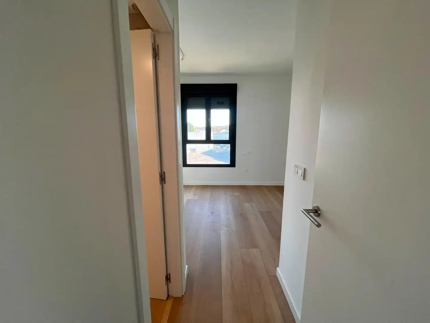 Schlafzimmer von Dachboden zur Miete in Camas mit Klimaanlage, Heizung und Privatgarten
