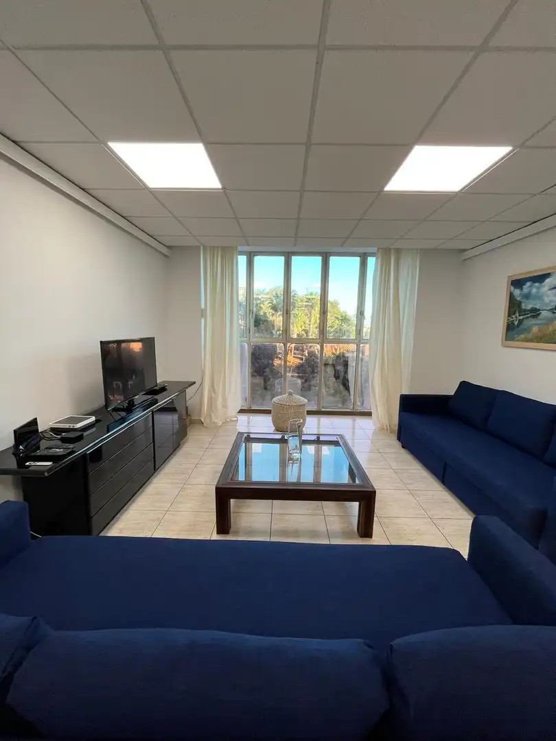 Sala d'estar de Pis de lloguer en Las Palmas de Gran Canaria amb Moblat