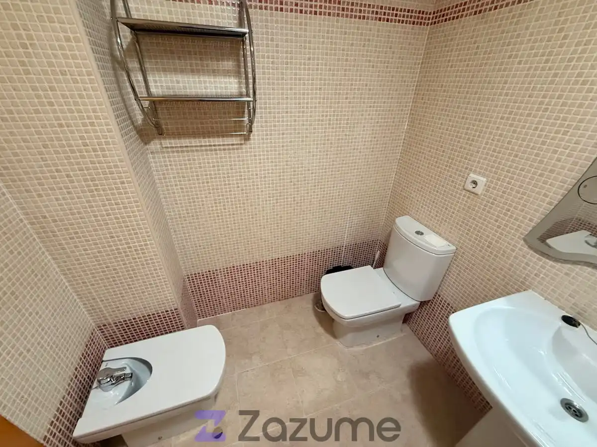 Baño de Piso de alquiler en Málaga con Aire acondicionado, Calefacción y Terraza