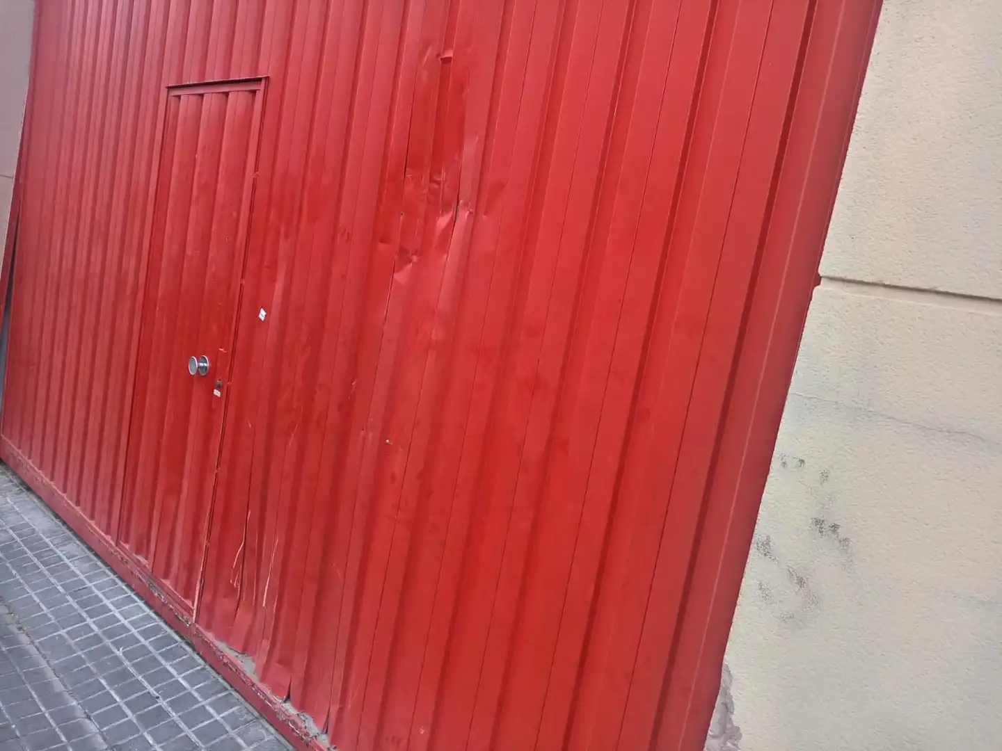 Außenansicht von Fabrikhallen zur Miete in Sabadell