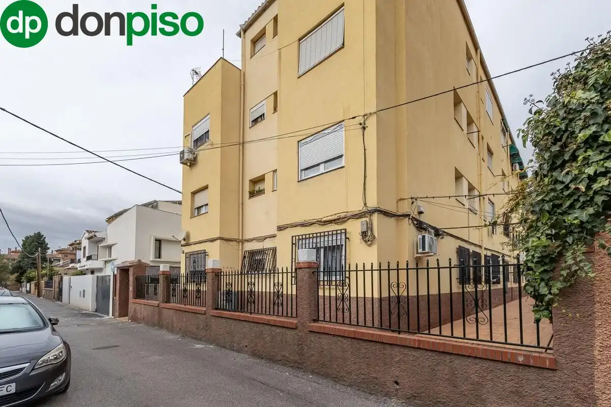 Exterior view of Flat for sale in Granada  with Air Conditioner and Parquet flooring