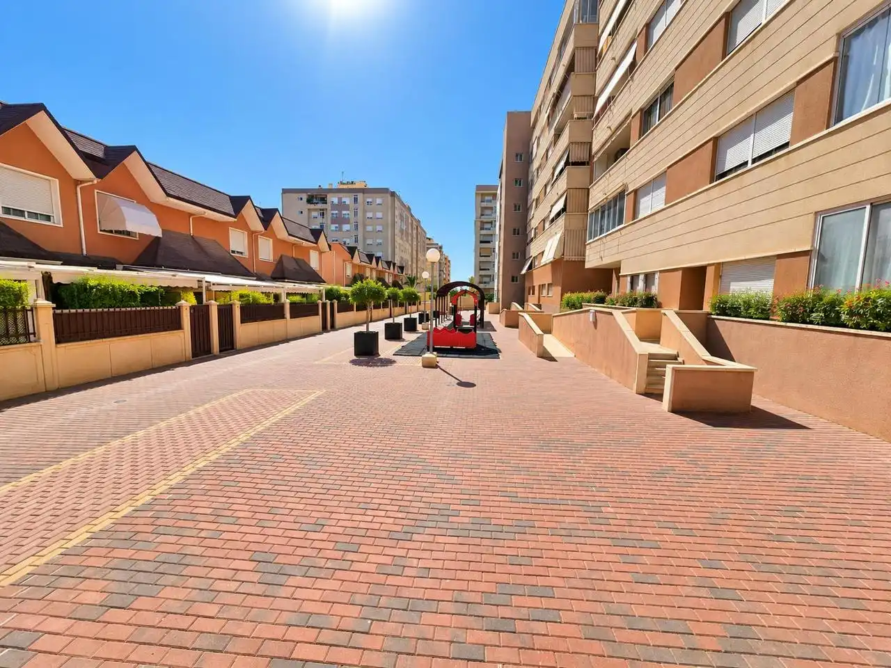 Vista exterior de Casa o chalet en venta en Elche / Elx con Trastero, Balcón y Piscina comunitaria