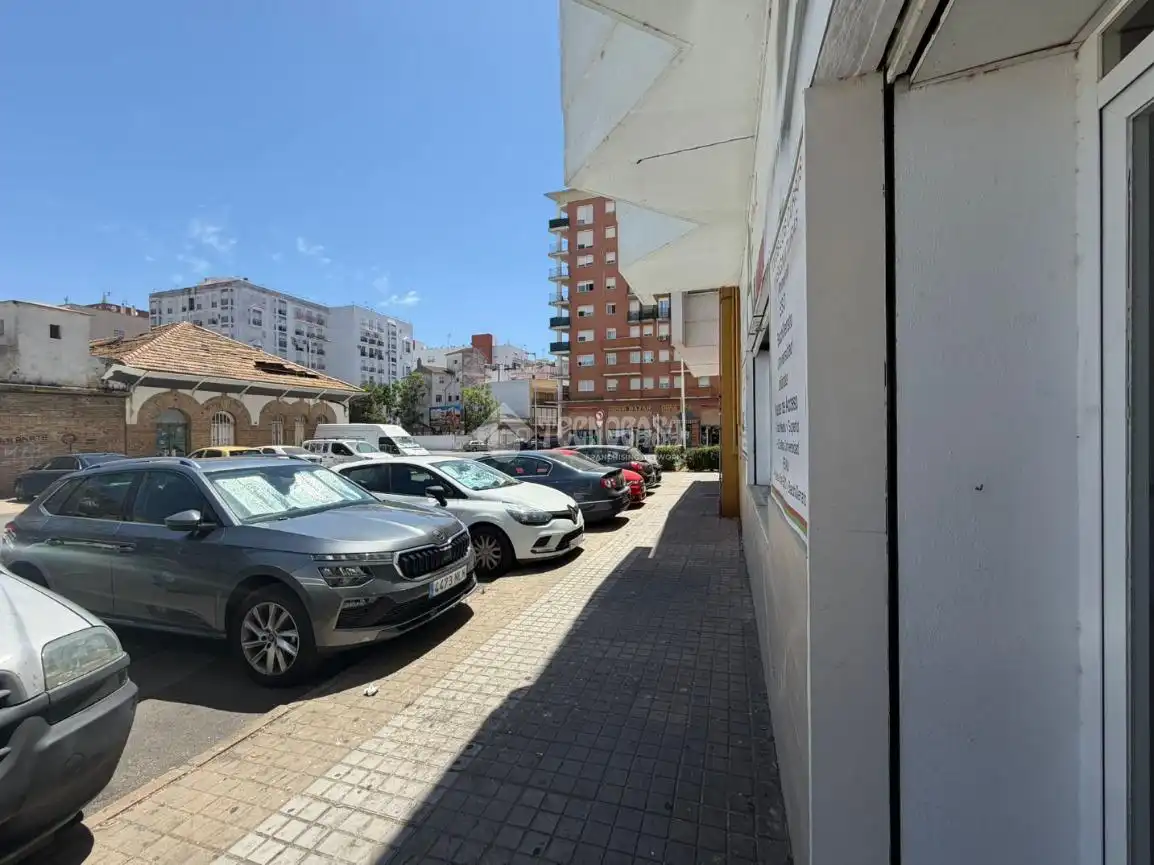 Aparcament de Local de lloguer en Huelva