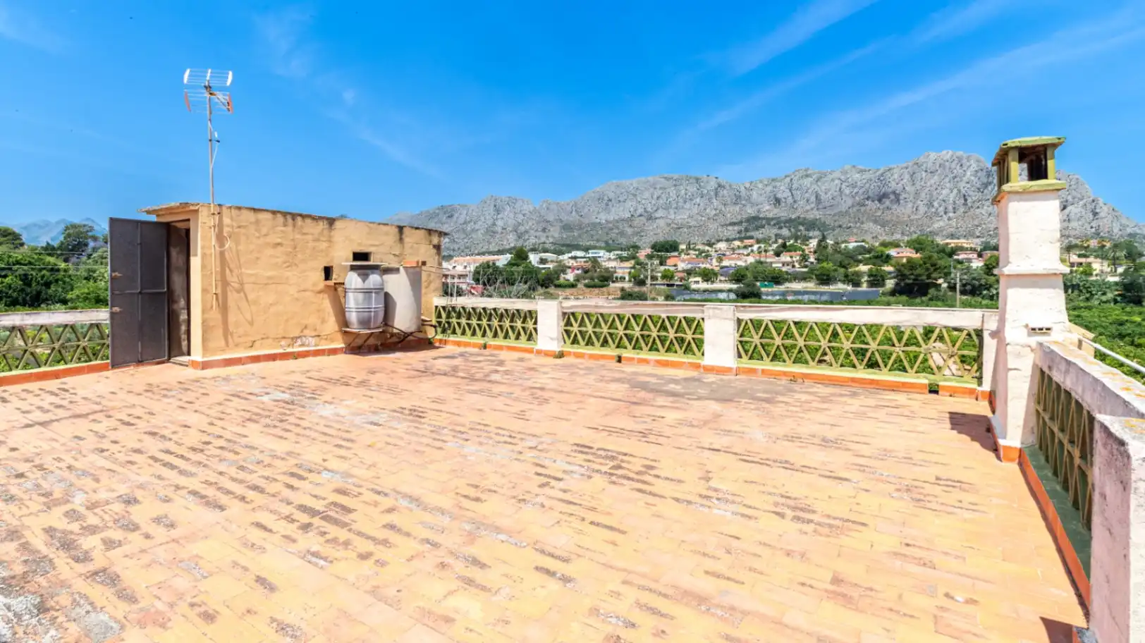Vista exterior de Finca rústica en venda en Beniarbeig amb Jardí privat, Terrassa i Traster