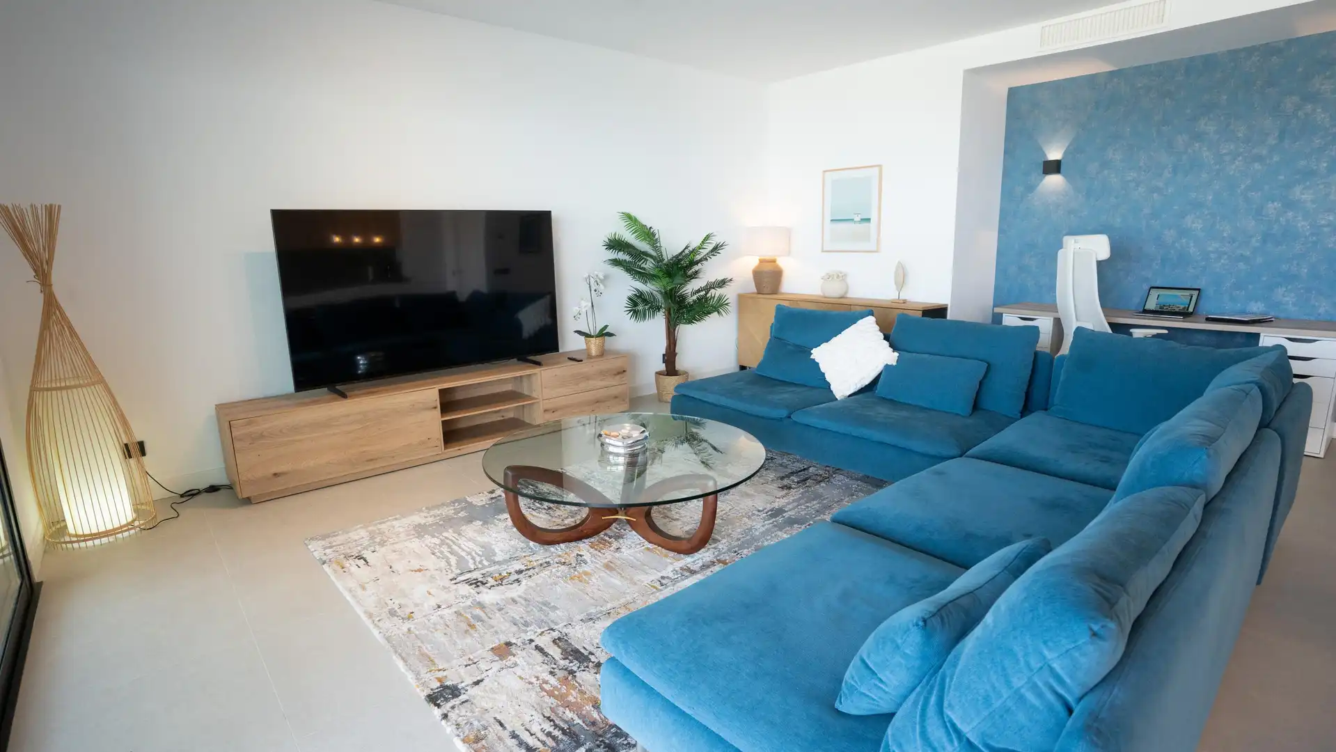 Apartamento con terraza en venta en CARRETERA LOMAS DE MARBELLA #MEDBLUE, FASE I. PORT, imagen 5