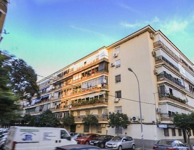 Vista exterior de Piso en venta en  Sevilla Capital