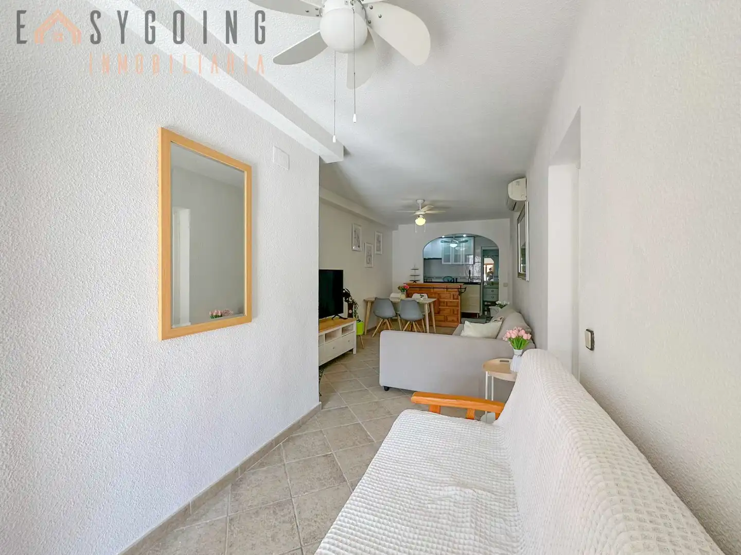 Sala d'estar de Casa adosada en venda en Santa Pola amb Aire condicionat, Jardí privat i Terrassa
