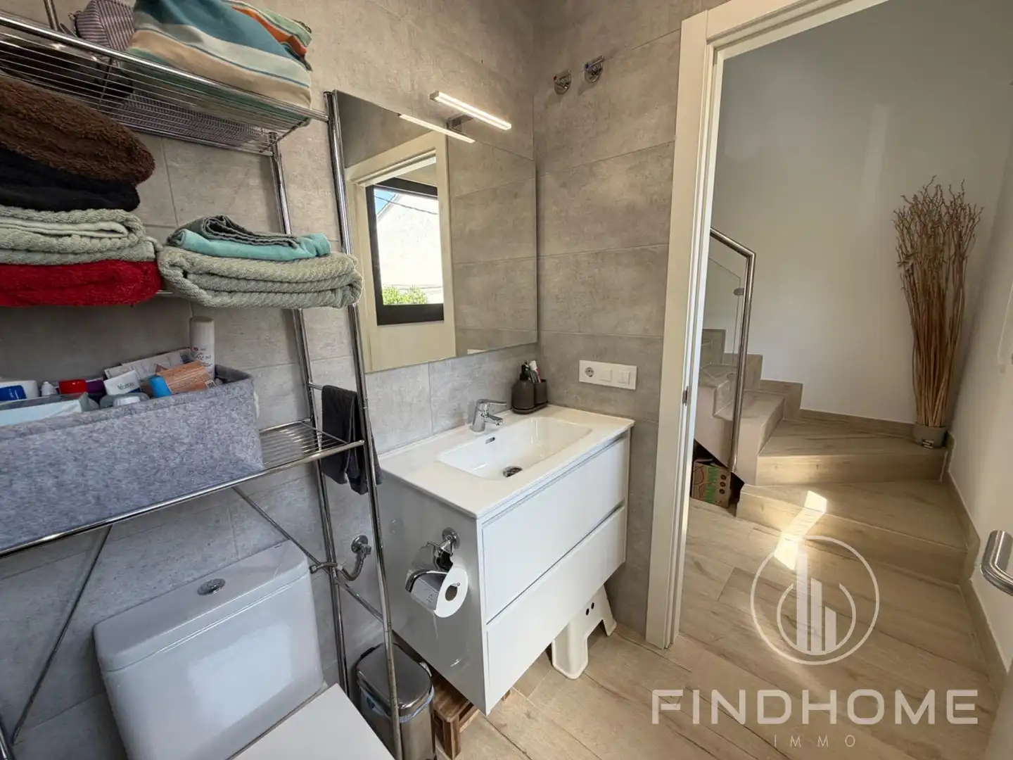 Badezimmer von Einfamilien-Reihenhaus zum Verkauf in Olot mit Klimaanlage, Heizung und Privatgarten