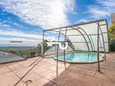 Casa con balcón en venta en Carrer Tulipa 103