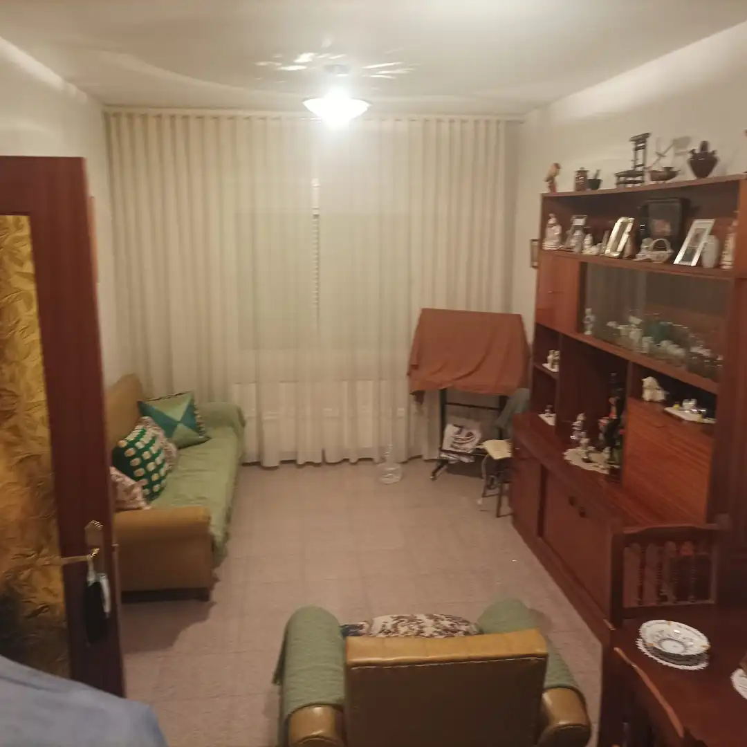Sala d'estar de Casa adosada en venda en Villanueva de Alcardete amb Calefacció, Jardí privat i Parquet
