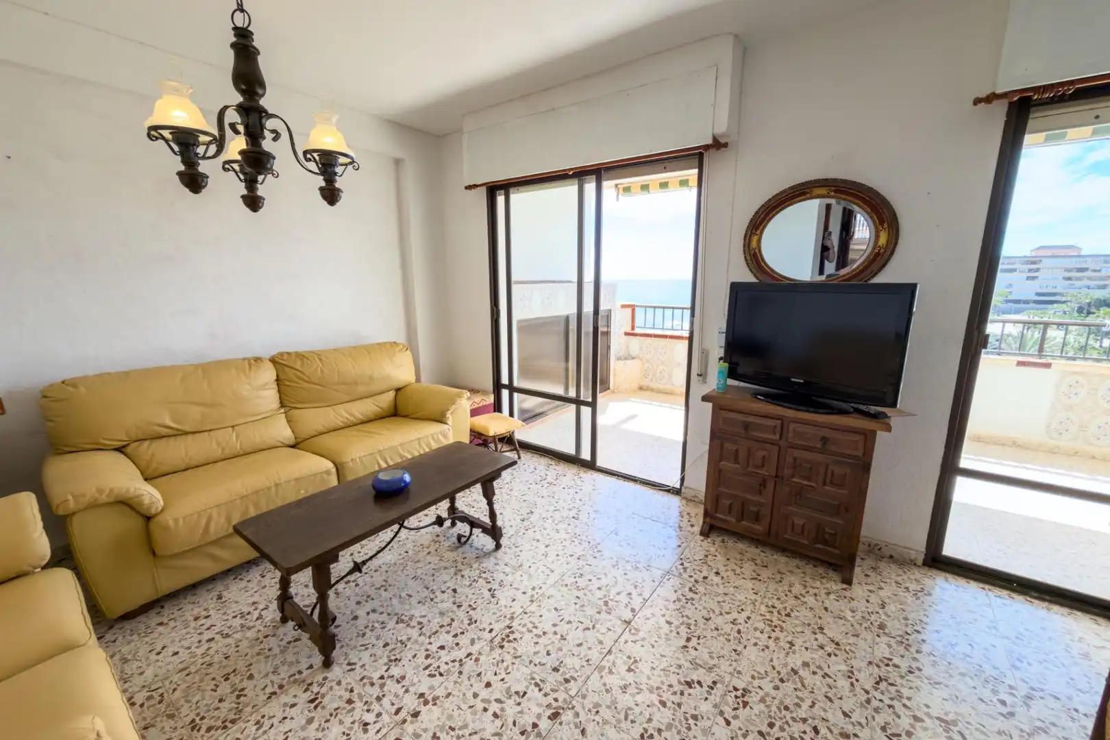 Sala d'estar de Pis en venda en Torrevieja amb Terrassa, Moblat i Balcó