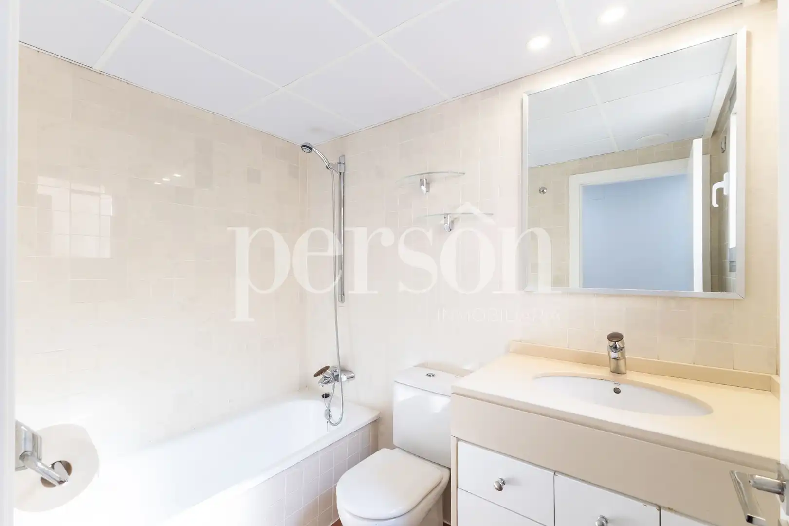 Baño de Piso de alquiler en Valencia con Calefacción, Terraza y Amueblado