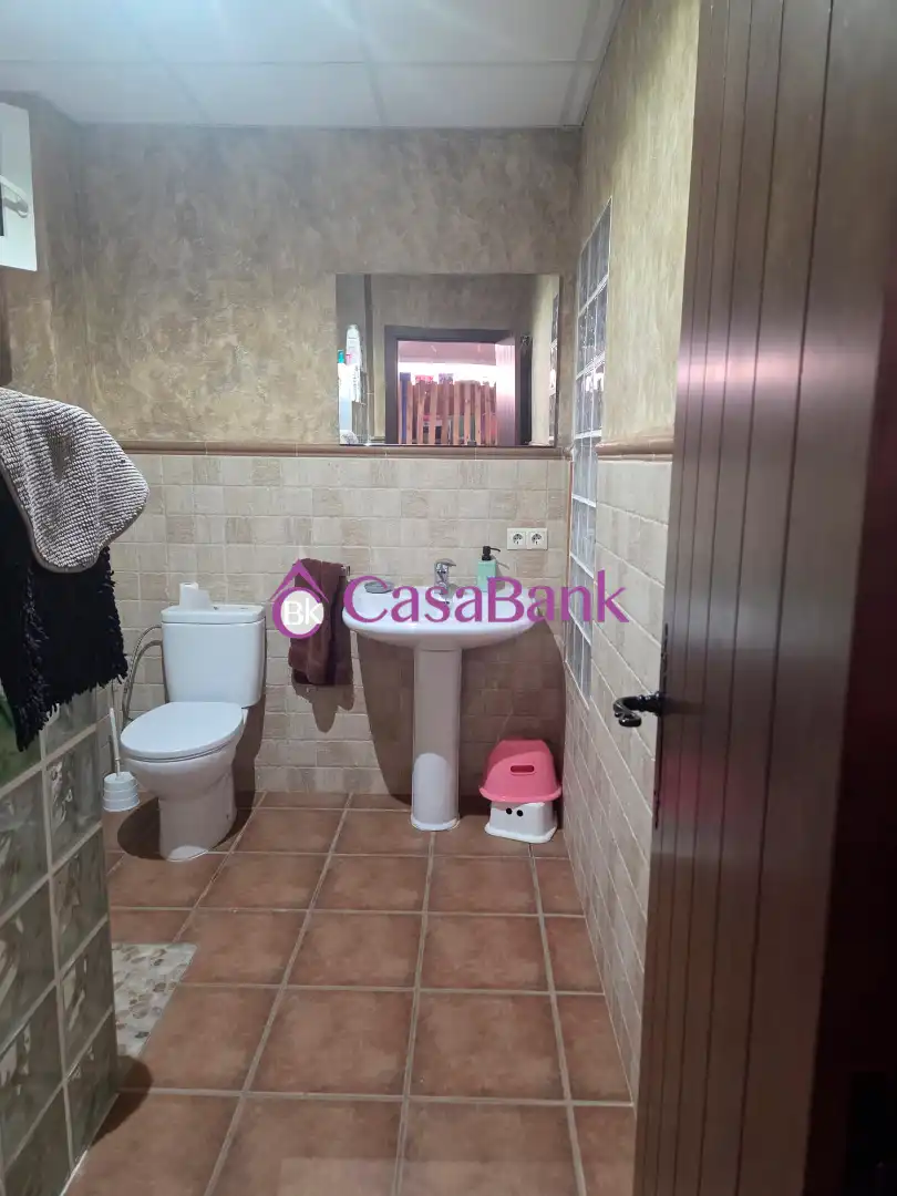 Bany de Casa o xalet en venda en Córdoba amb Aire condicionat, Jardí privat i Terrassa